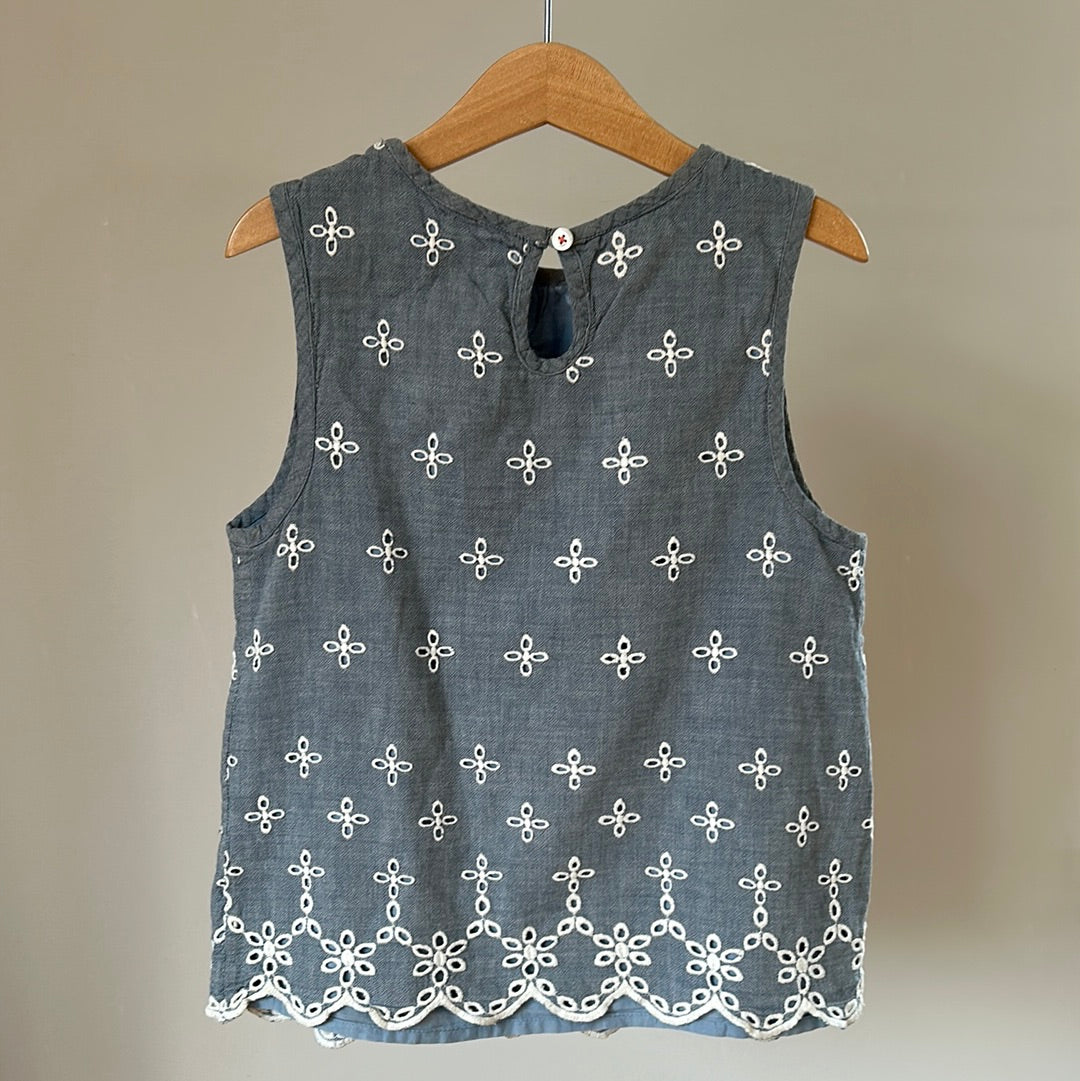 Top mit Lochstickerei - Gr.140